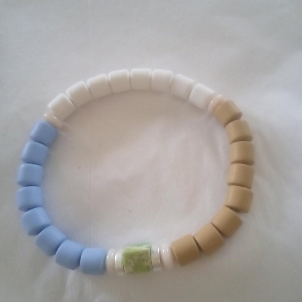 Bracelet...stretch bracelet, mini center cube bead~7.5" inches